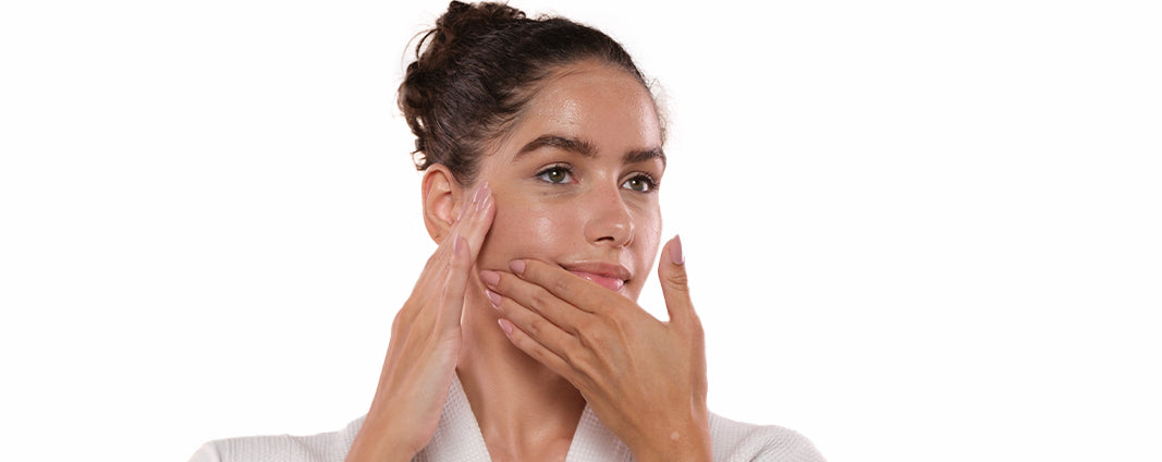 Combating Pollution and Screen Time: Essential Skincare Strategies - Viah Beauty